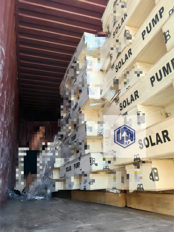 ソーラーポンプの20フィートコンテナが出荷されました